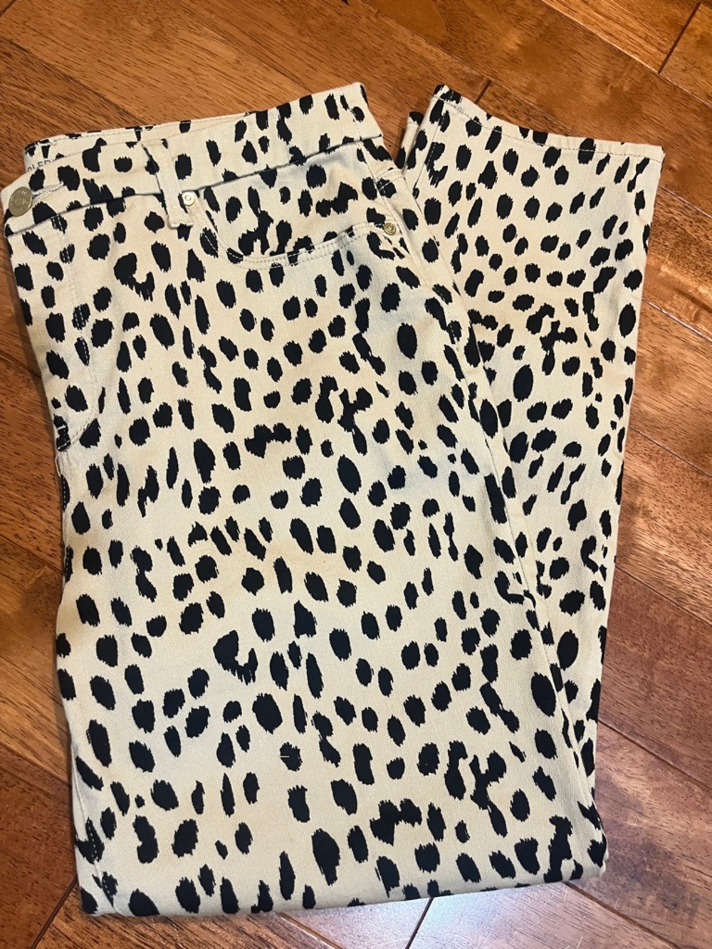 Chico's So Slimming Girlfriend Slim Leg - Beige Cheetah print. Size 12R - Picture 6 of 6